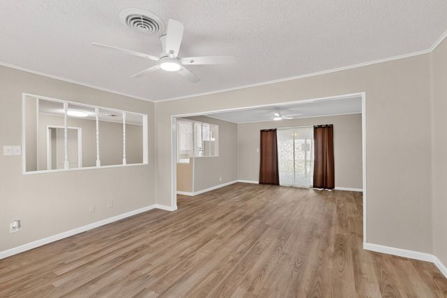 1016 Sproles Drive, Benbrook, TX 76126