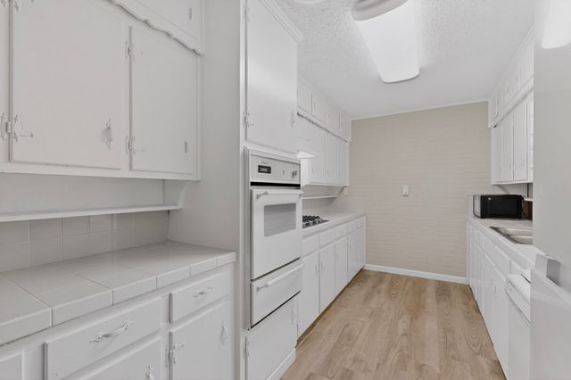 1016 Sproles Drive, Benbrook, TX 76126