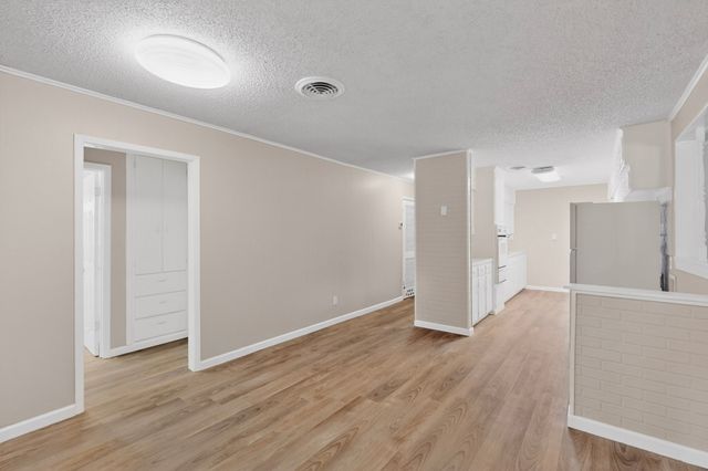 1016 Sproles Drive, Benbrook, TX 76126