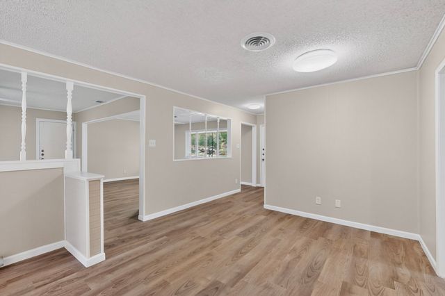 1016 Sproles Drive, Benbrook, TX 76126