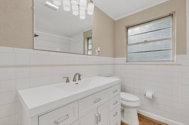 1016 Sproles Drive, Benbrook, TX 76126