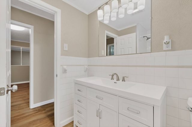 1016 Sproles Drive, Benbrook, TX 76126