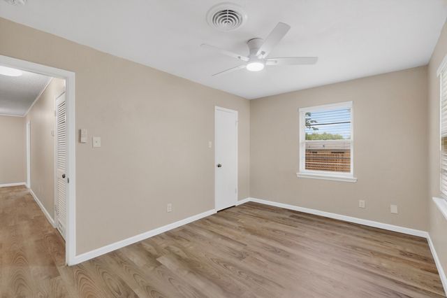 1016 Sproles Drive, Benbrook, TX 76126
