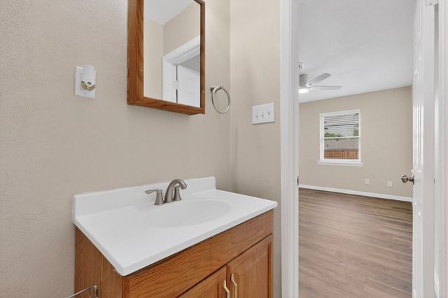 1016 Sproles Drive, Benbrook, TX 76126