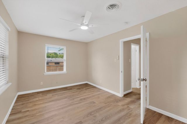 1016 Sproles Drive, Benbrook, TX 76126