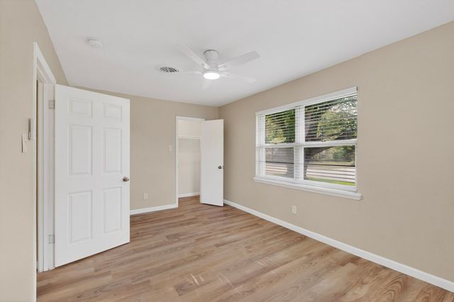 1016 Sproles Drive, Benbrook, TX 76126