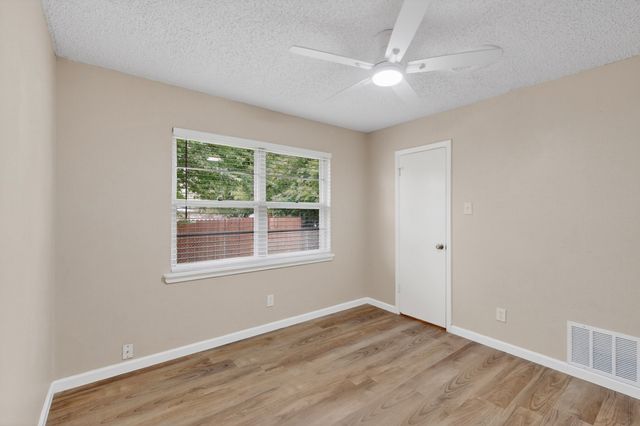 1016 Sproles Drive, Benbrook, TX 76126