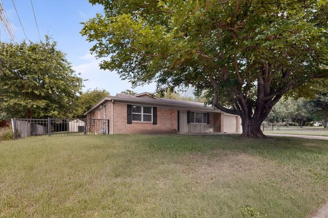 1016 Sproles Drive, Benbrook, TX 76126