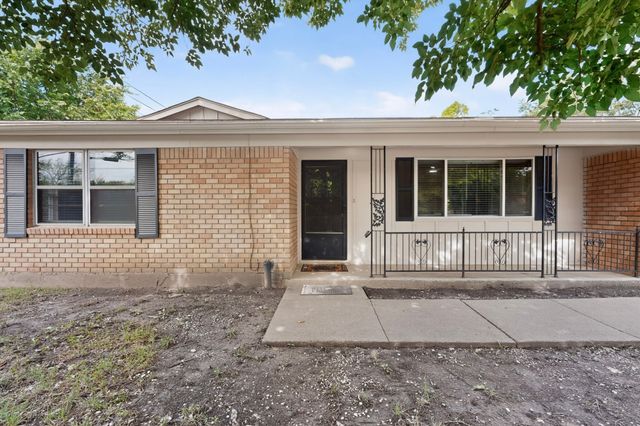 1016 Sproles Drive, Benbrook, TX 76126