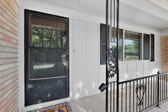 1016 Sproles Drive, Benbrook, TX 76126