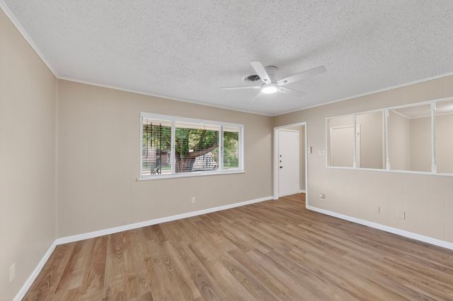 1016 Sproles Drive, Benbrook, TX 76126