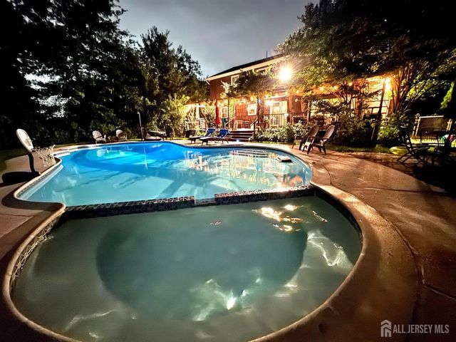 722 S Middlesex Avenue, Colonia, NJ 07067