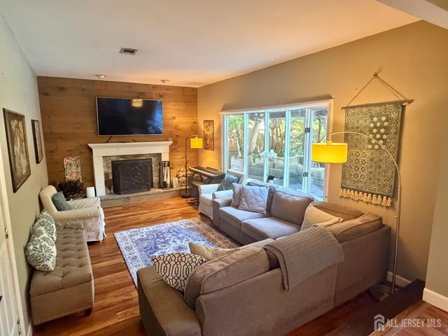 722 S Middlesex Avenue, Colonia, NJ 07067