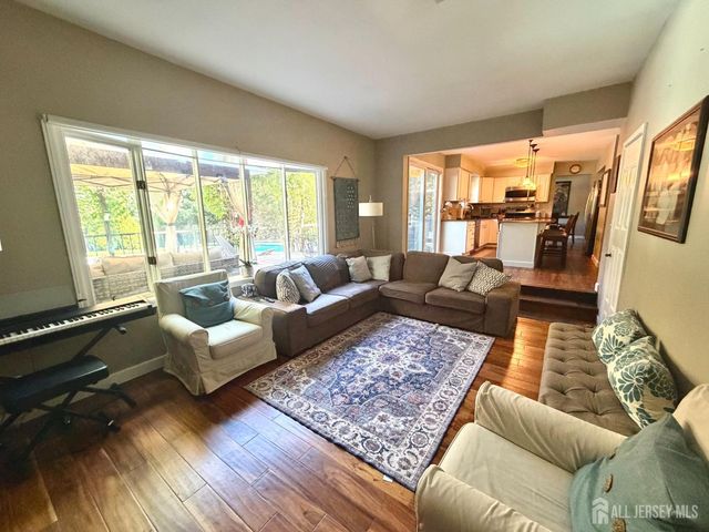 722 S Middlesex Avenue, Colonia, NJ 07067