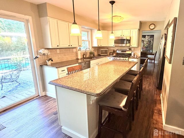 722 S Middlesex Avenue, Colonia, NJ 07067