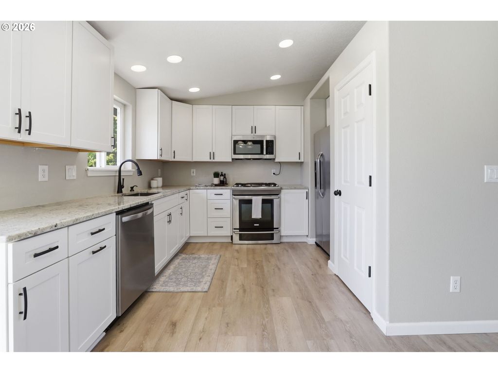 Image 12 of property listing at 911 Sw WARBLER Ct, Mc Minnville, OR 97128