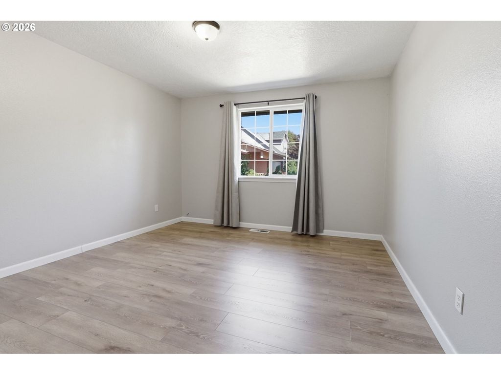 Image 19 of property listing at 911 Sw WARBLER Ct, Mc Minnville, OR 97128