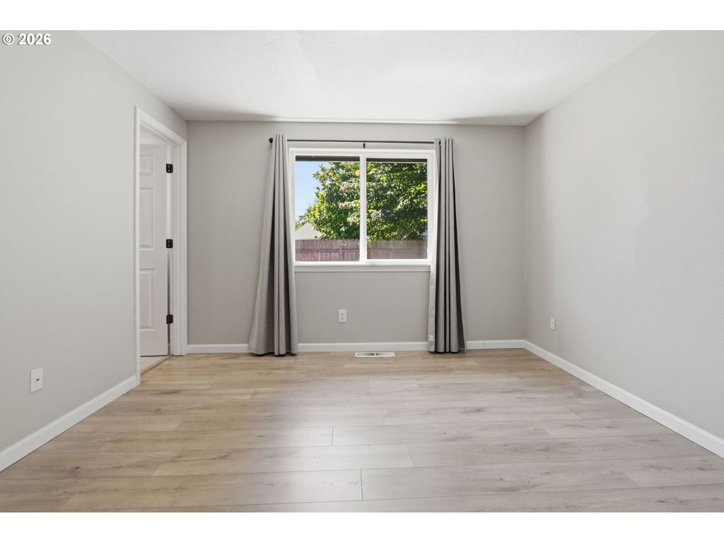 Image 21 of property listing at 911 Sw WARBLER Ct, Mc Minnville, OR 97128