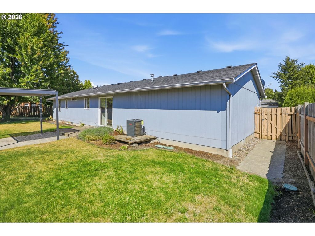 Image 25 of property listing at 911 Sw WARBLER Ct, Mc Minnville, OR 97128