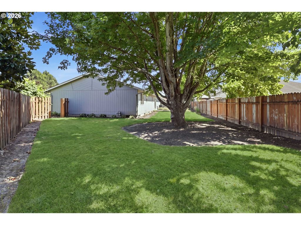 Image 30 of property listing at 911 Sw WARBLER Ct, Mc Minnville, OR 97128