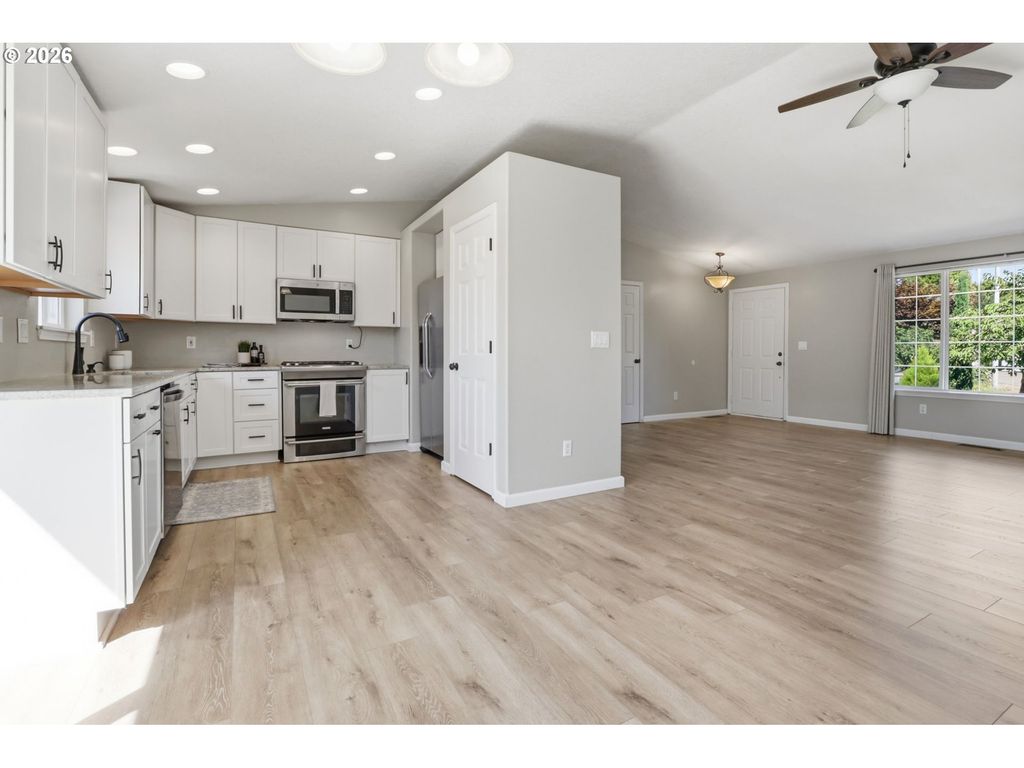 Image 9 of property listing at 911 Sw WARBLER Ct, Mc Minnville, OR 97128