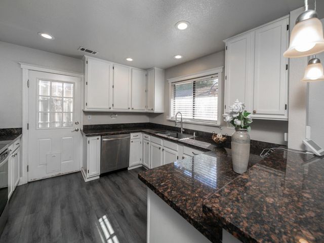 1724 Norfolk Way, Ceres, CA 95307