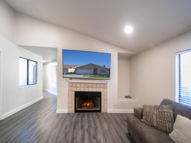 1724 Norfolk Way, Ceres, CA 95307