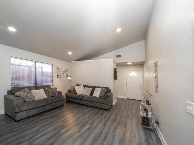 1724 Norfolk Way, Ceres, CA 95307