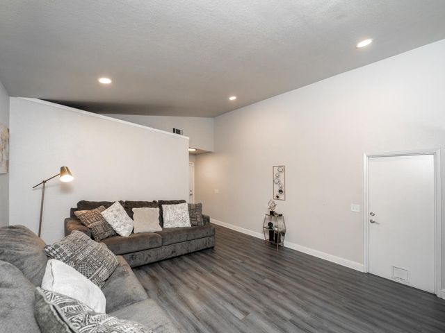 1724 Norfolk Way, Ceres, CA 95307