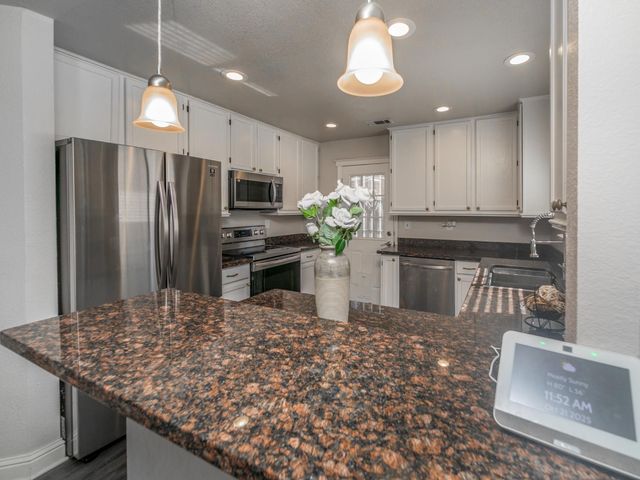 1724 Norfolk Way, Ceres, CA 95307