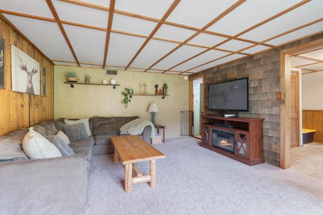 7211 S State Road 35, Foxboro, WI 54836
