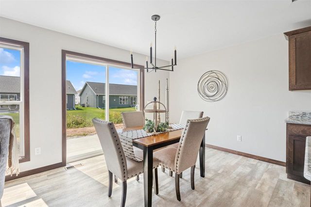 3767 E CALLALILLY LANE, Appleton, WI 54913