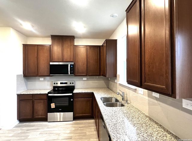 7530 FISHBOWL LN, San Antonio, TX 78253