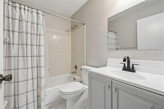 8522 CALADESI ISLAND DRIVE, Temple Terrace, FL 33637