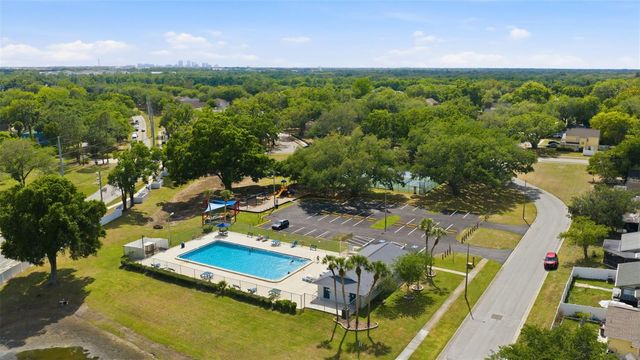 8522 CALADESI ISLAND DRIVE, Temple Terrace, FL 33637