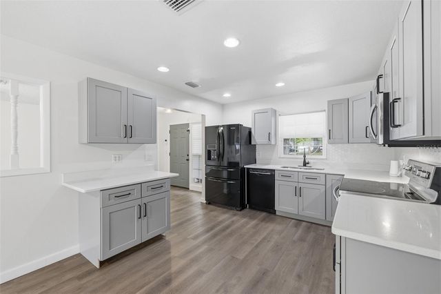 8522 CALADESI ISLAND DRIVE, Temple Terrace, FL 33637