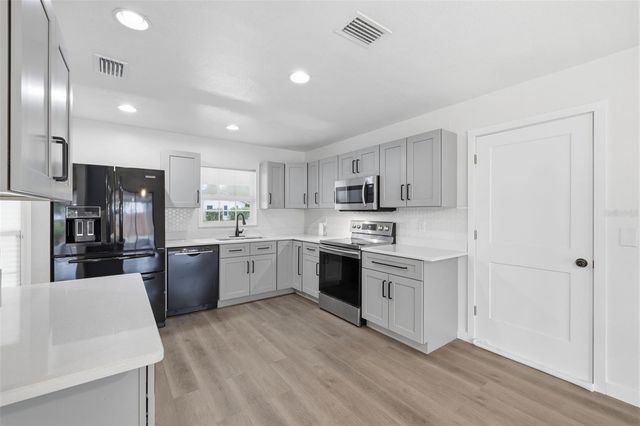 8522 CALADESI ISLAND DRIVE, Temple Terrace, FL 33637