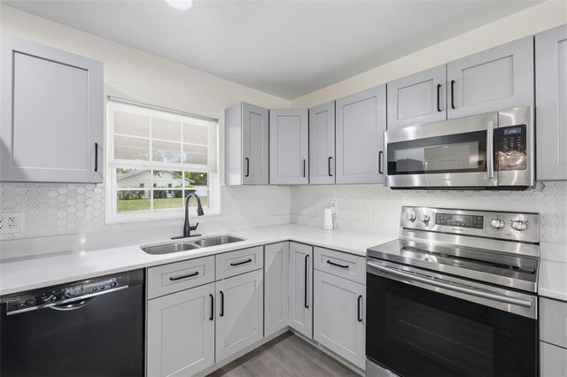 8522 CALADESI ISLAND DRIVE, Temple Terrace, FL 33637