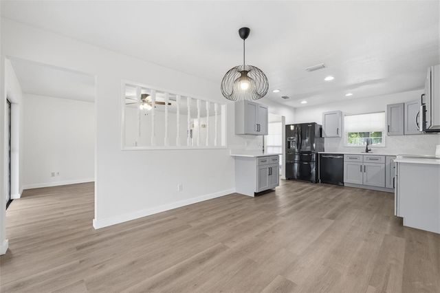 8522 CALADESI ISLAND DRIVE, Temple Terrace, FL 33637
