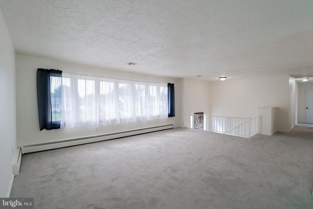 106 MALVERN DR, Manchester, PA 17345