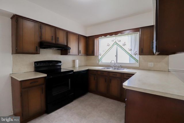 106 MALVERN DR, Manchester, PA 17345