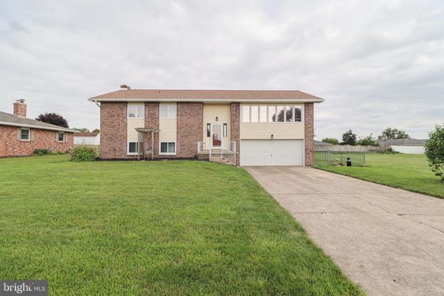 106 MALVERN DR, Manchester, PA 17345