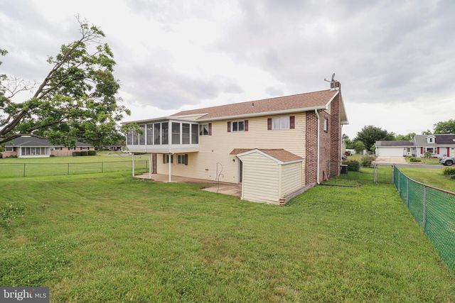 106 MALVERN DR, Manchester, PA 17345