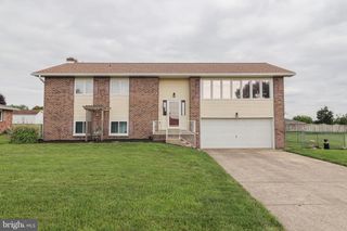 106 MALVERN DR, Manchester, PA 17345