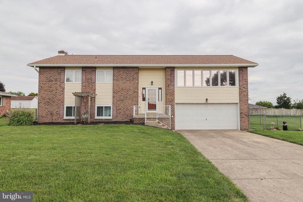 106 MALVERN DR, Manchester, PA 17345