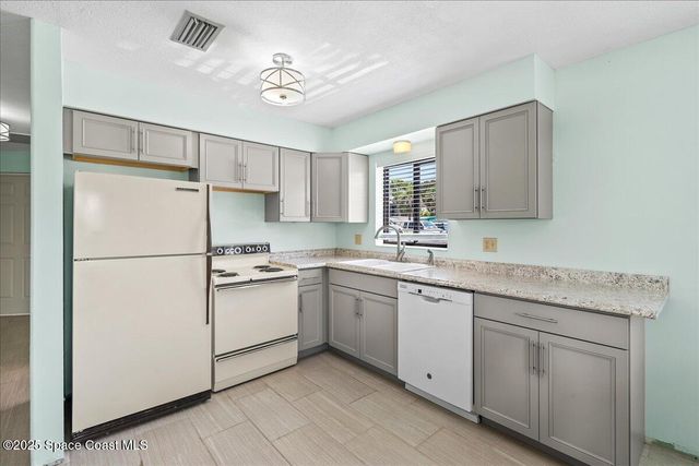190 S Orlando Avenue, I, Cocoa Beach, FL 32931