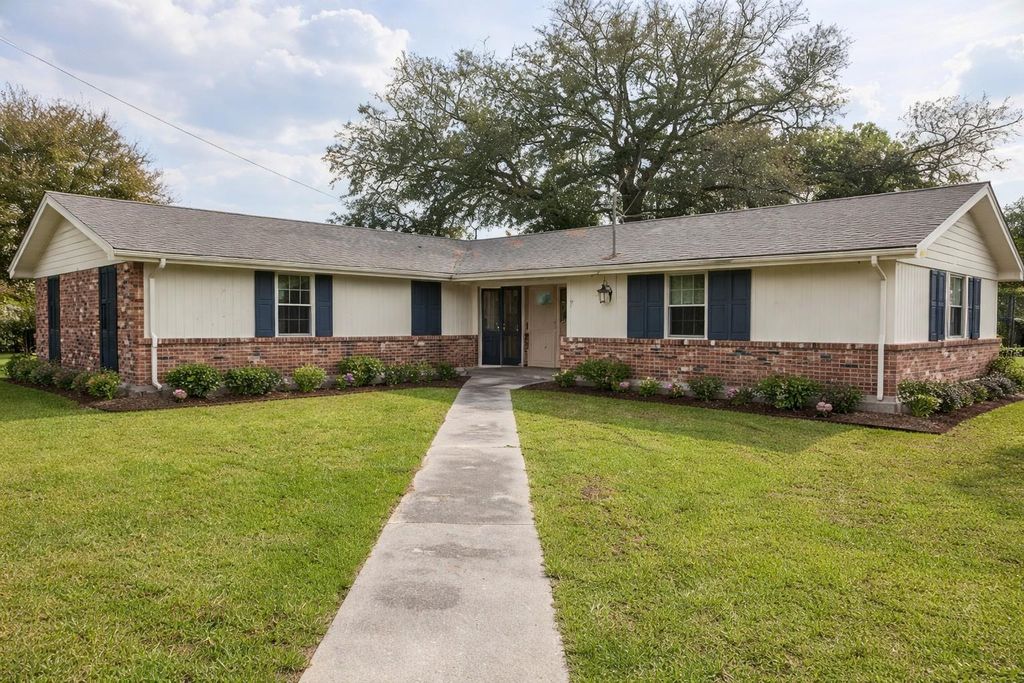 101 Constant Drive, Thibodaux, LA 70301