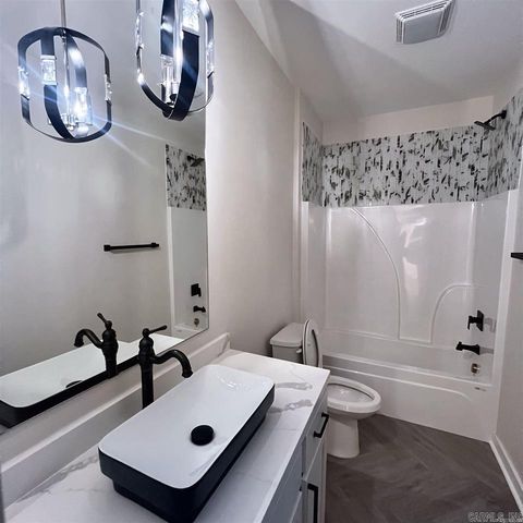 8108 Kanis Pines Drive, Little Rock, AR 72204