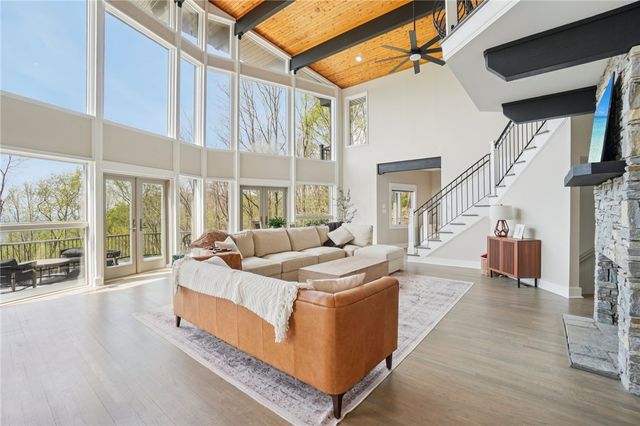 68 Raven Road, Landrum, SC 29356