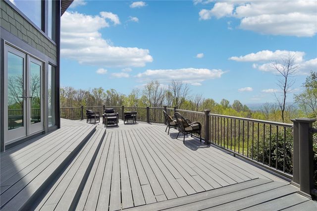 68 Raven Road, Landrum, SC 29356